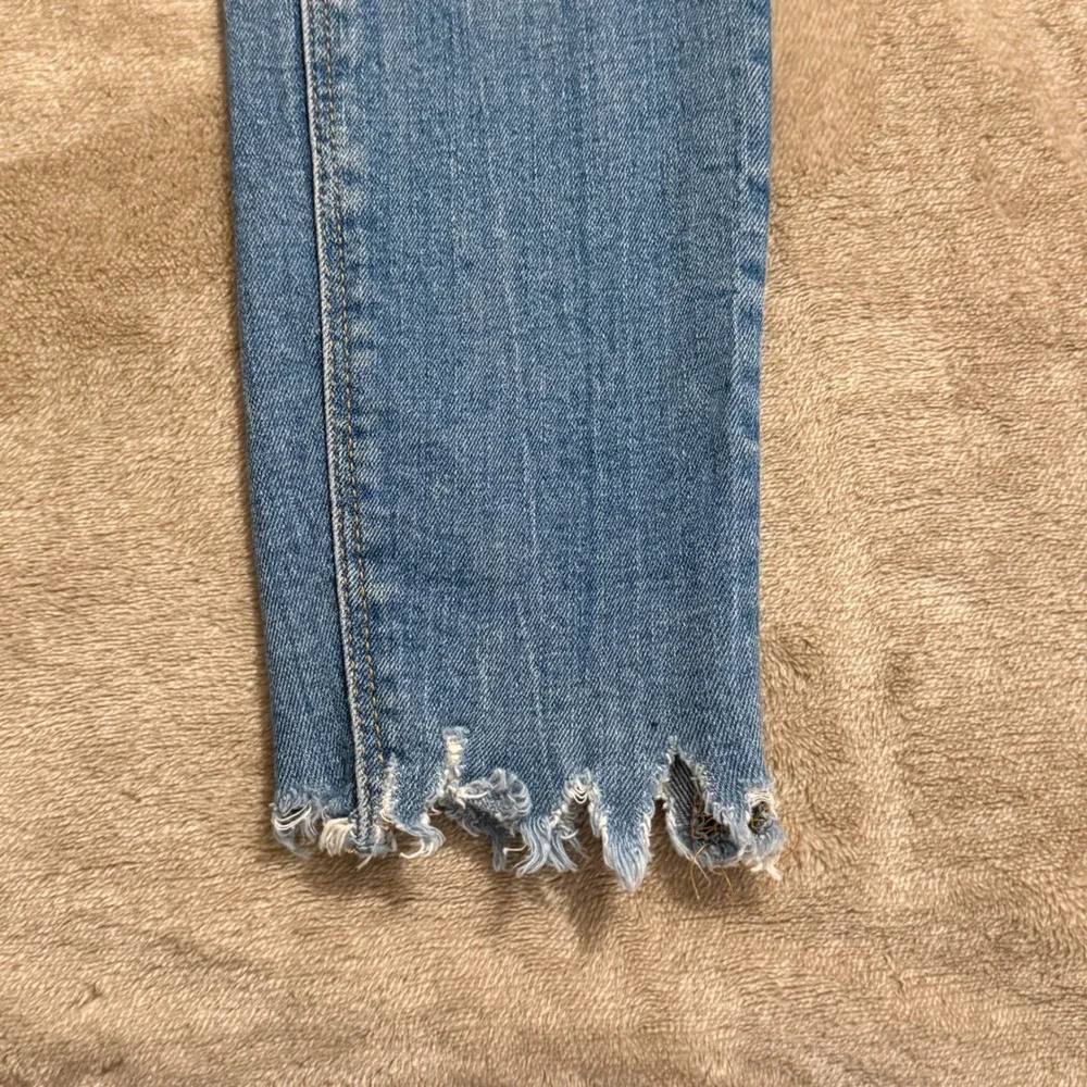 Zara Woman Premium Denim Skinny Jeans Blue Distressed Raw Hem Size 2